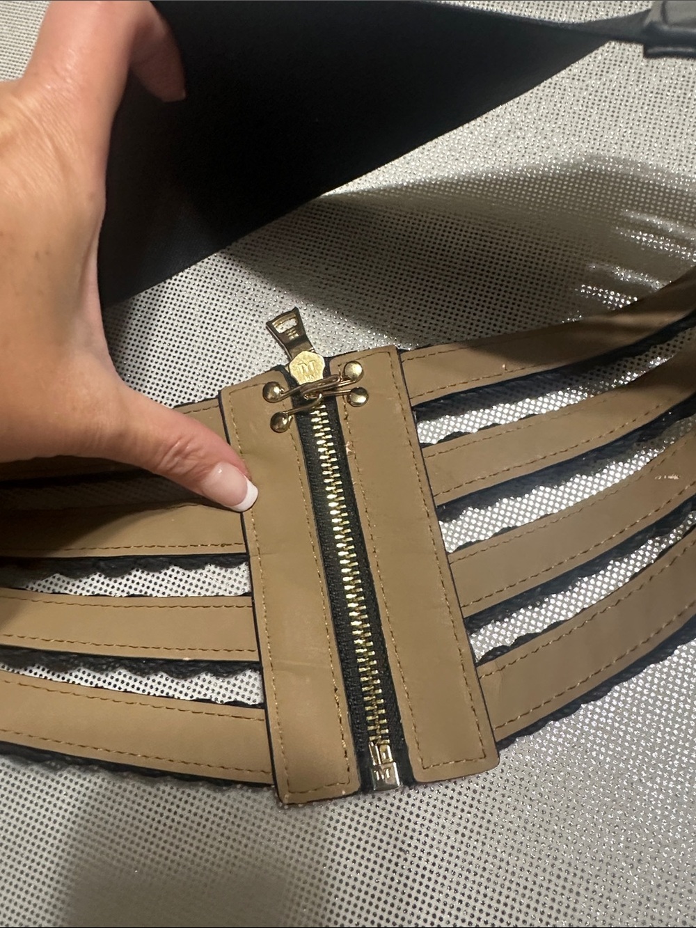 BCBG women’s Braided Waist Belt with Gold Zip Accent size medium - Picture 4 of 6